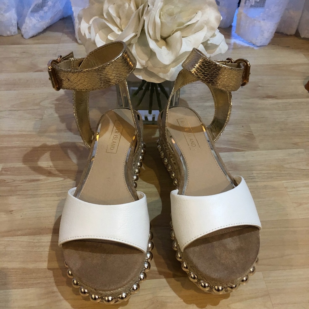 Sandals white with gold ankle strap NWT